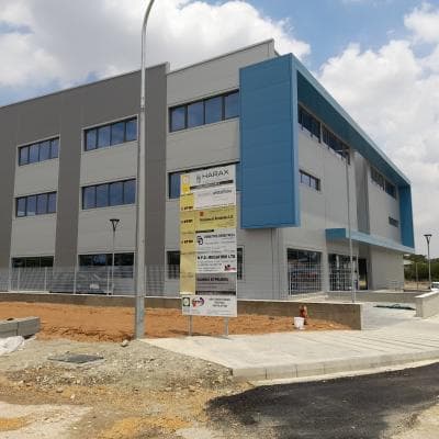 Blanche Holdings: ιατρική αποθήκη, εκθεσιακός χώρος και γραφεία, Λατσιά
